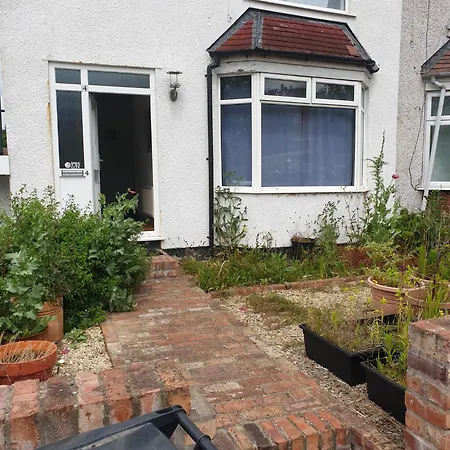 Clifton - 3 Bed Contractor House *